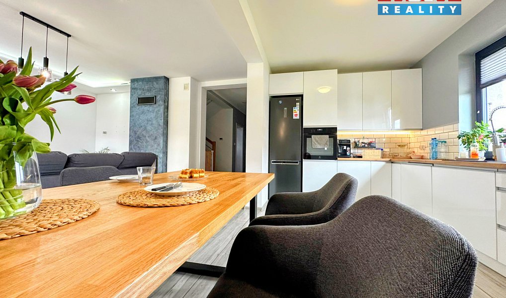 Prodej domu 180 m² s pozemkem 998 m², Petrovice u Karviné – náhled fotky 2