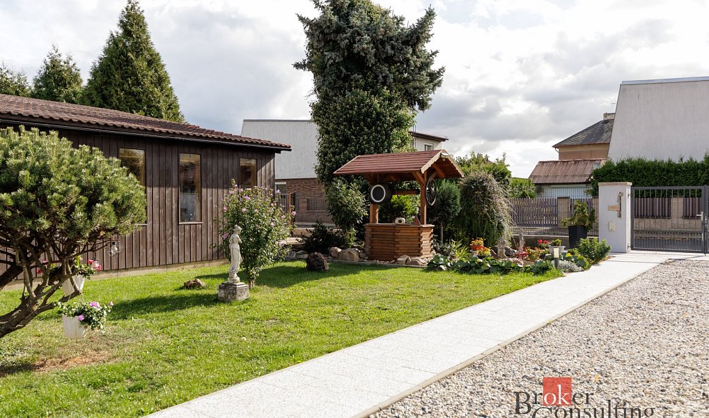 Prodej domu 286 m² s pozemkem 868 m², Žatec – náhled fotky 3