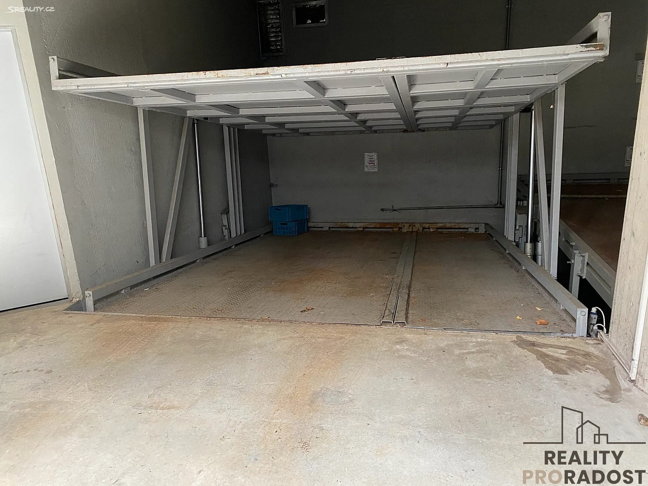 Pronájem garážového stání 17 m2 slezská, praha - vinohrady — photo 2