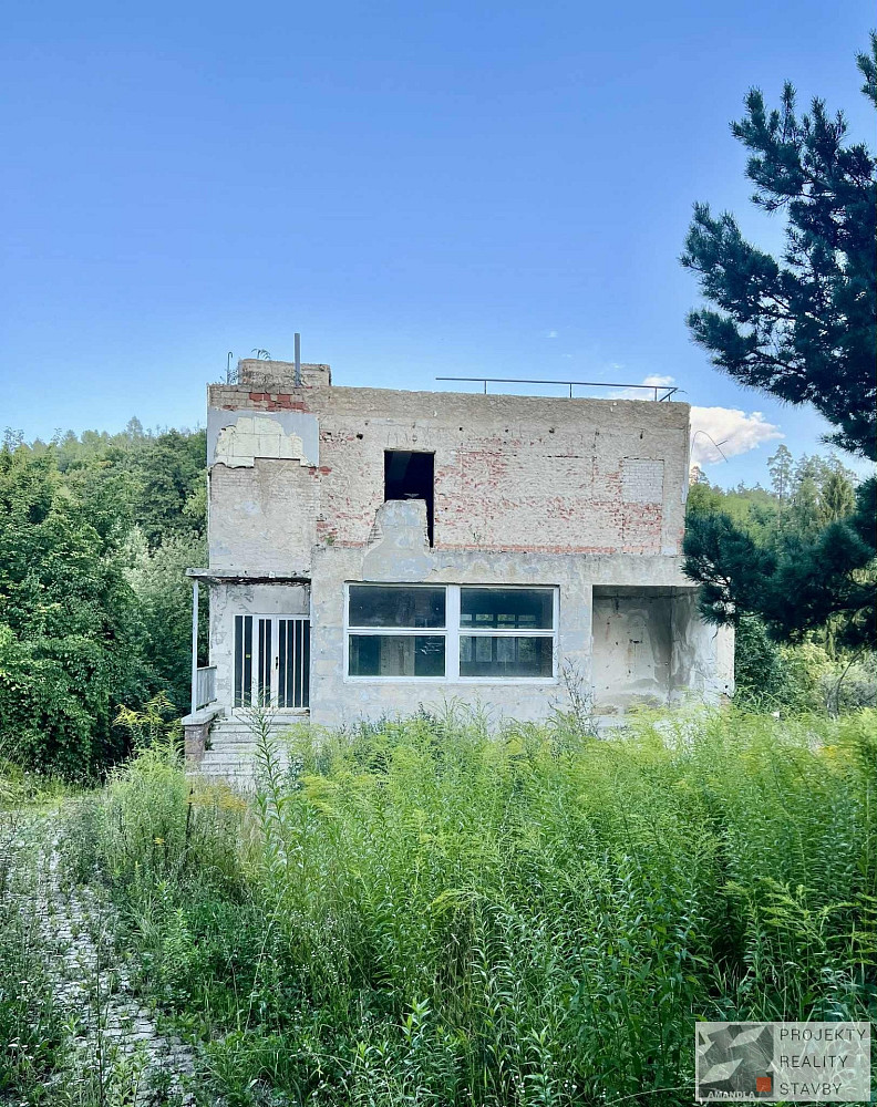 Prodej domu 650 m² s pozemkem 2 052 m²