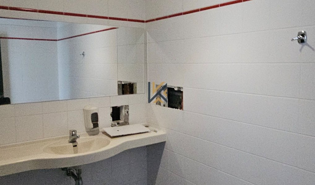 Pronájem kanceláře 322 m², Nupaky – náhled fotky 8