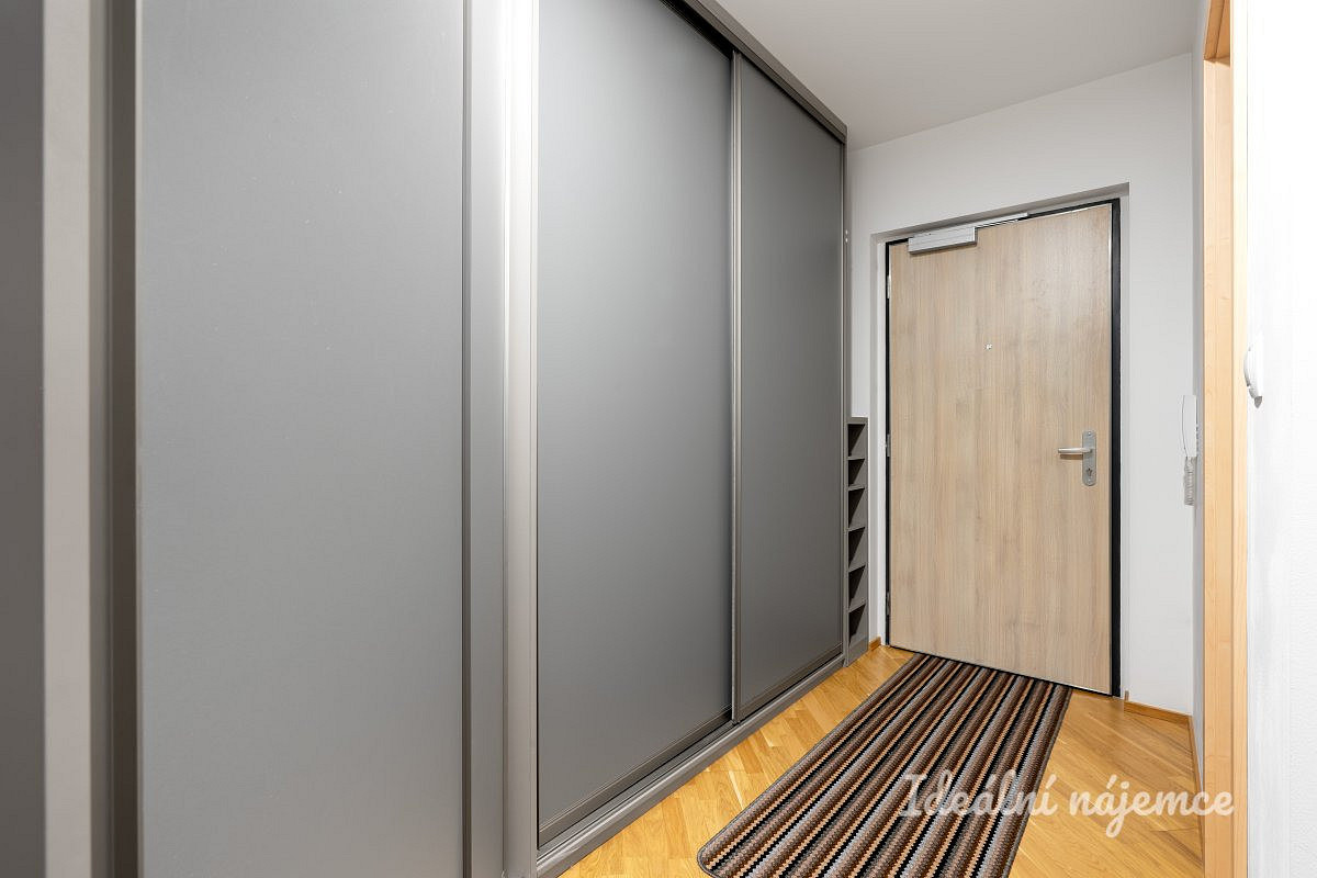 Pronájem bytu 1+kk 34 m² – fotografie 2