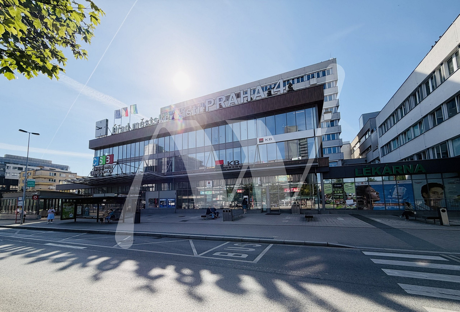 Pronájem kanceláře 588 m²