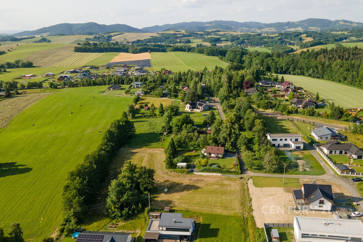Prodej stavebního pozemku 2 895 m² – další