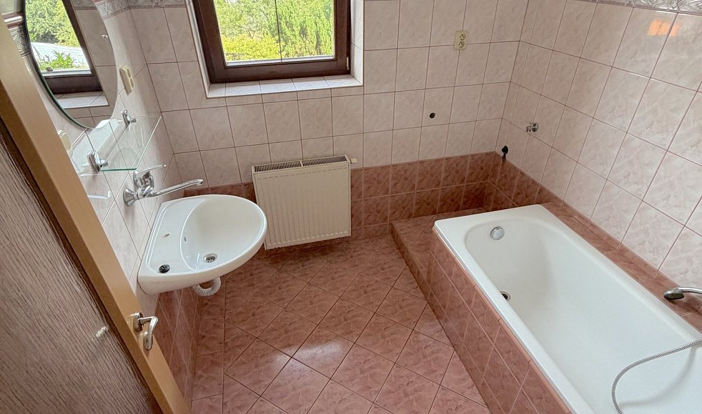 Prodej domu 184 m² s pozemkem 1 865 m², Tršice – náhled fotky 11