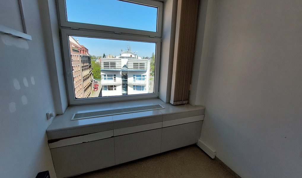 Pronájem kanceláře 30 m², Liberec – fotka 1 z 7