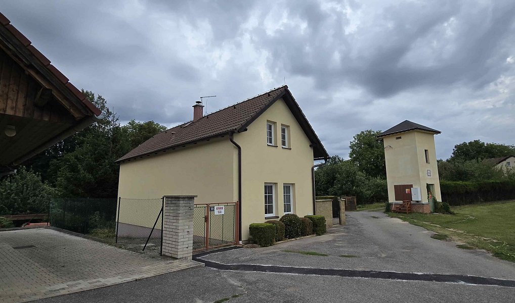 Pronájem domu 130 m² s pozemkem 200 m², Osek – náhled fotky 2