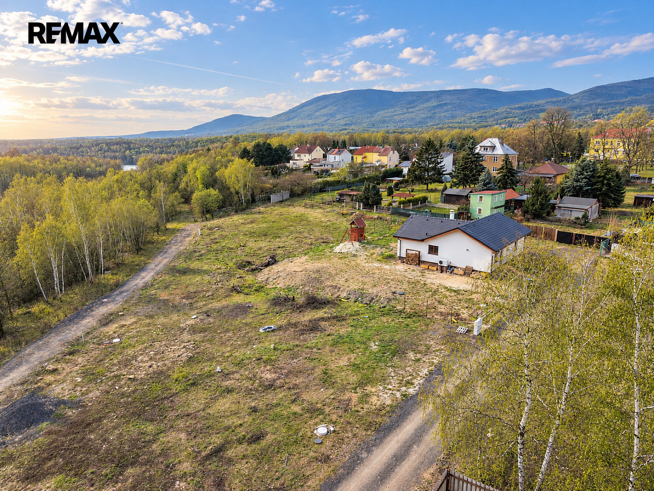Prodej stavebního pozemku 989 m² – fotografie 4