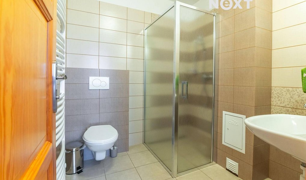Prodej ubytovacího objektu 230 m², Stará Paka – náhled fotky 10