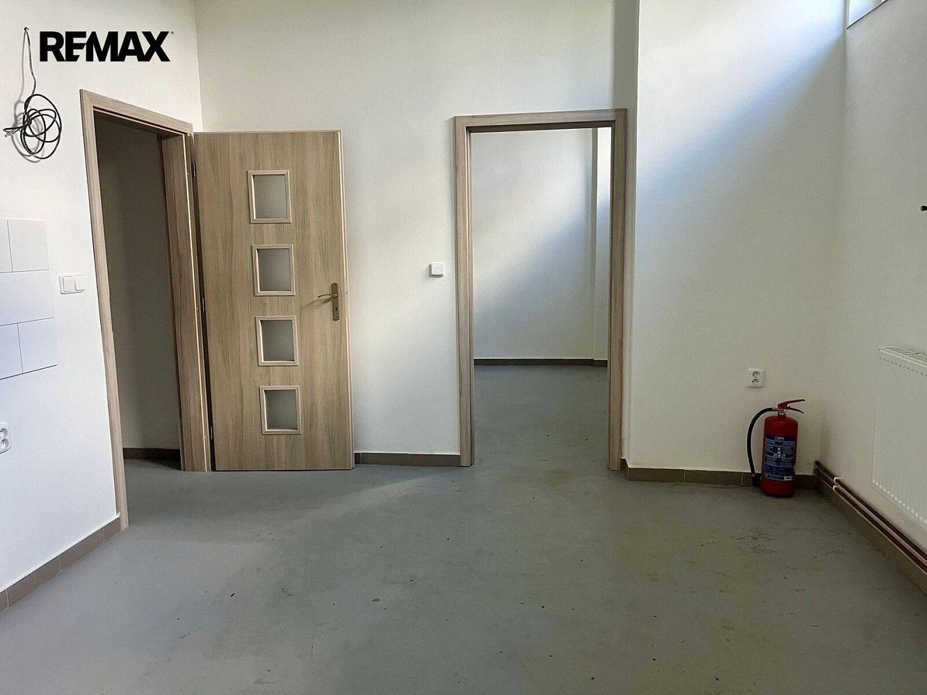 Pronájem obchodních prostor 40 m² – fotografie 2