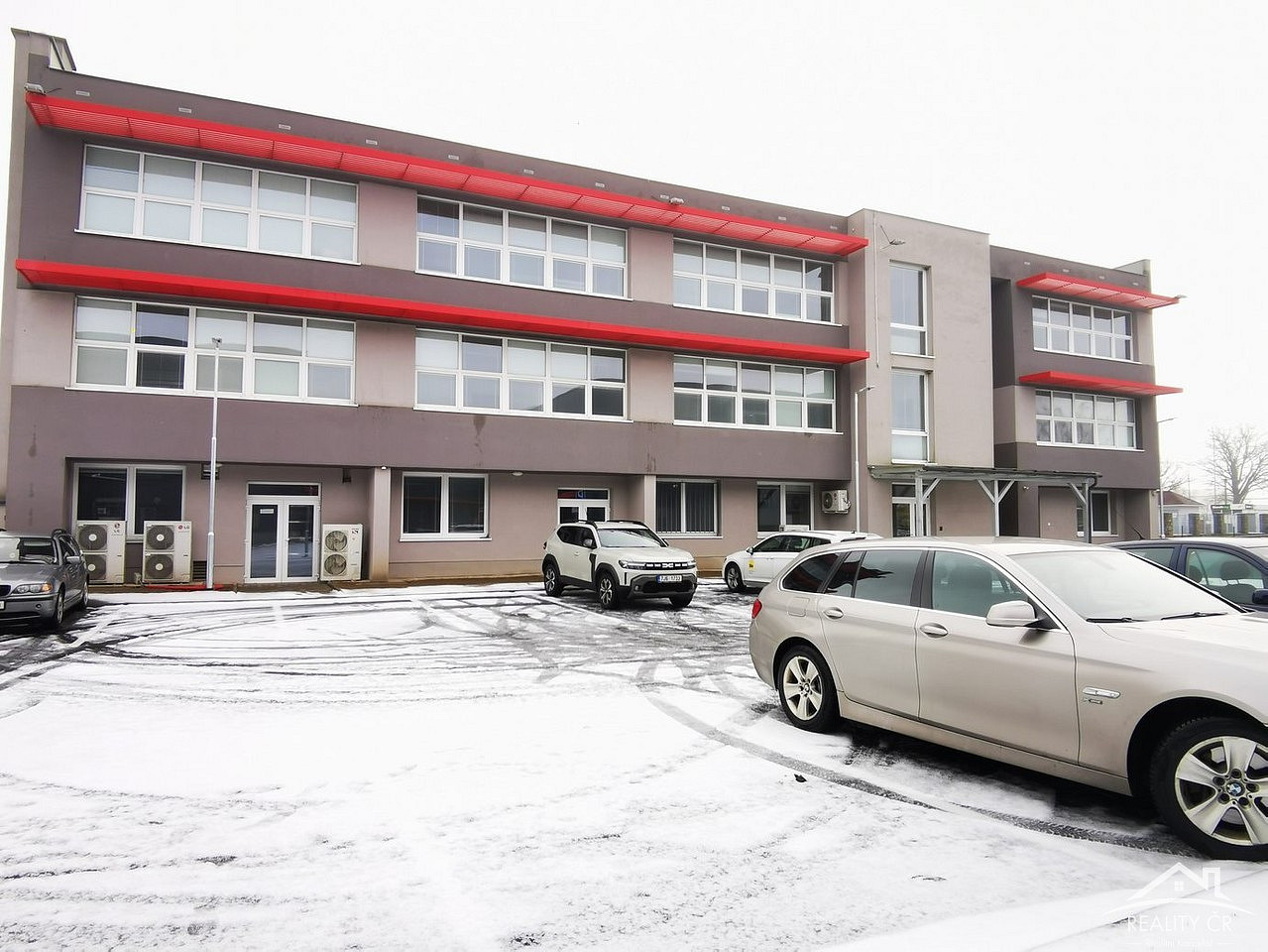 Pronájem kanceláře 320 m²