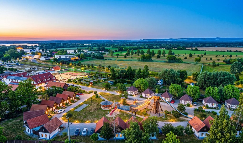 Prodej ubytovacího objektu 1 071 m², Ostrožská Nová Ves – náhled fotky 3