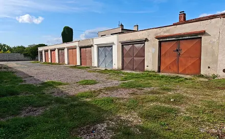 Garáž se zavedenou elektřinou, Přelouč, okres Pardubice