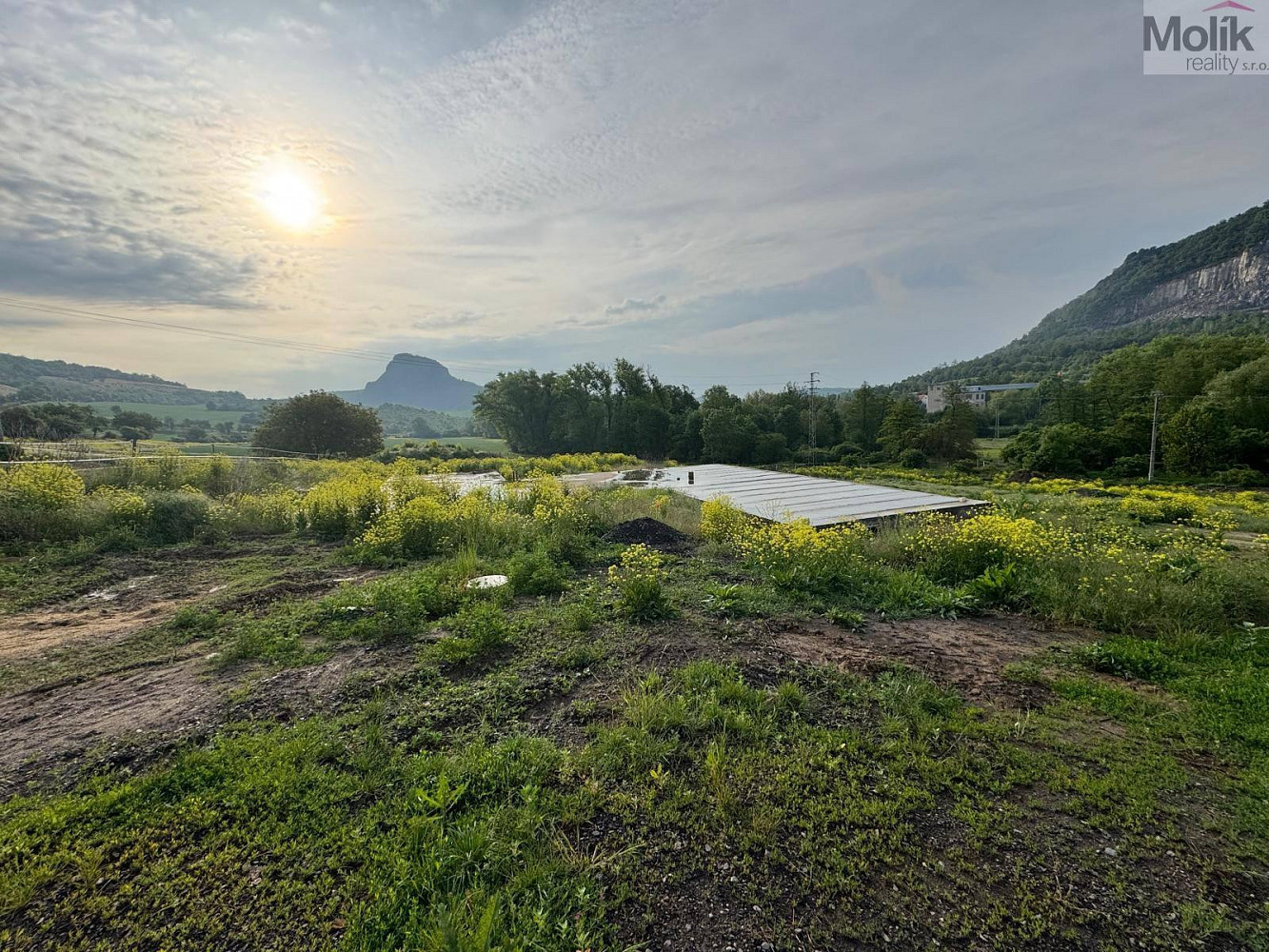 Prodej stavebního pozemku 1 842 m²