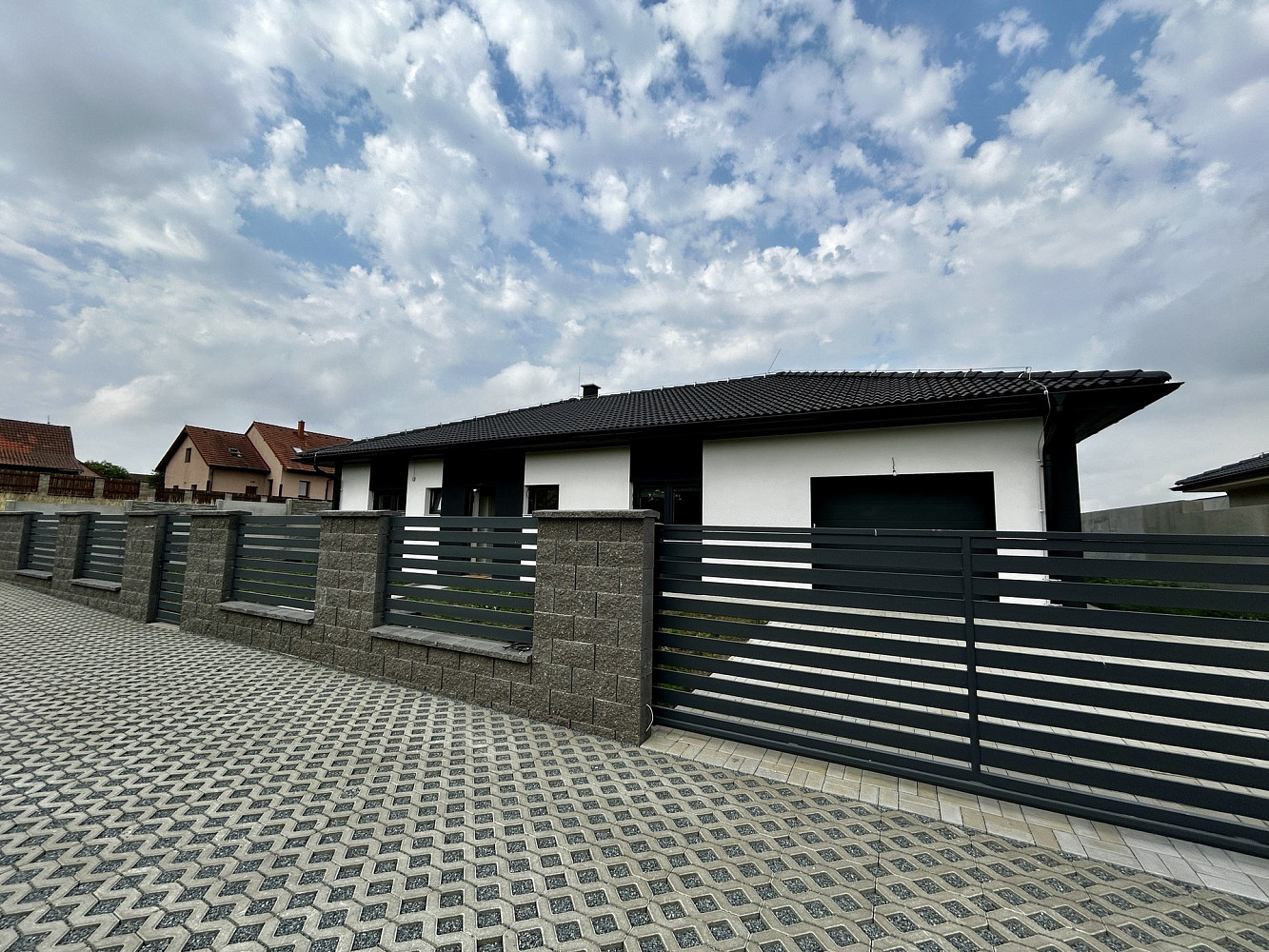 Pronájem domu 140 m² s pozemkem 816 m²