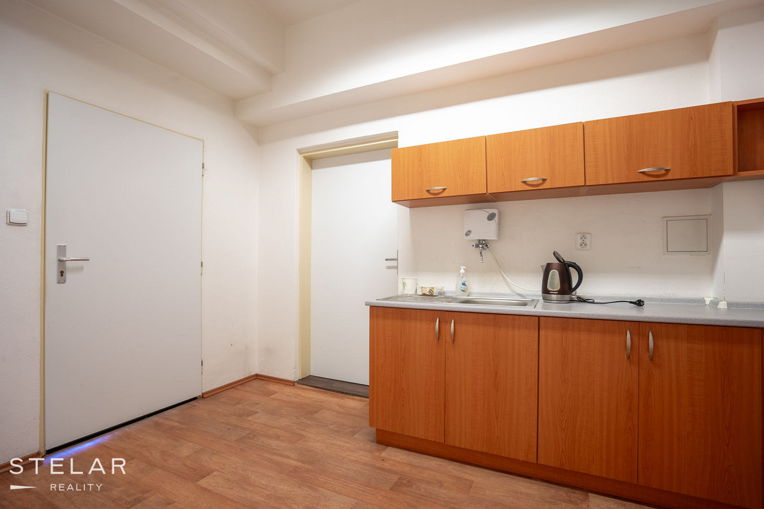 Pronájem kanceláře 328 m² – fotografie 5