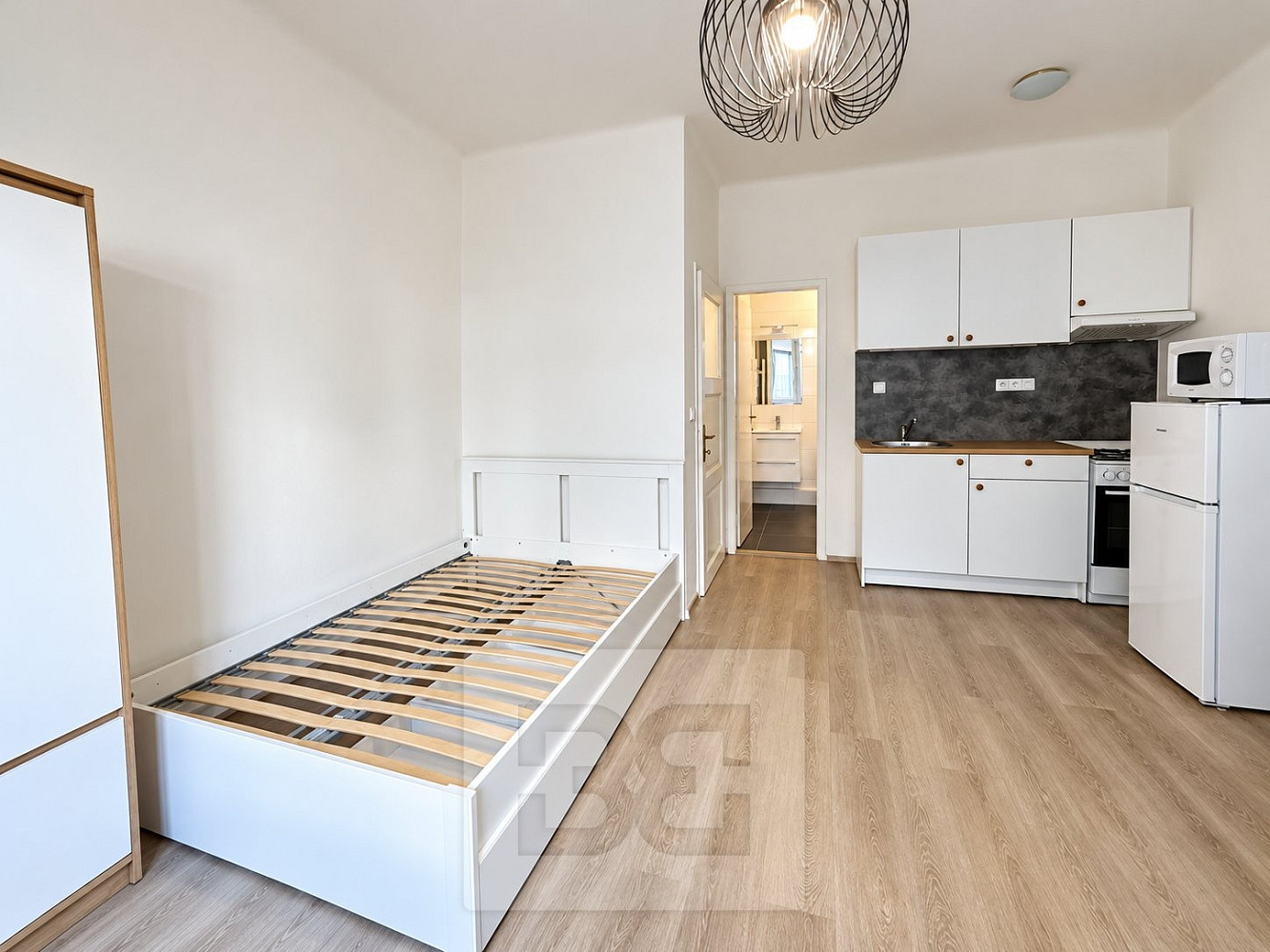 Pronájem bytu 1+kk 27 m² – fotografie 2