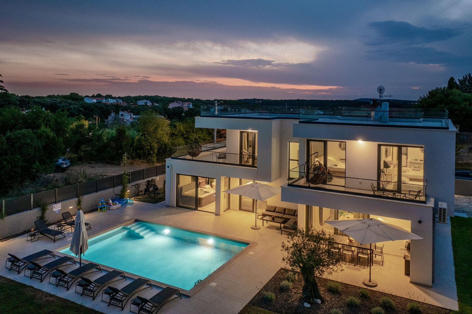 Prodej domu 300 m² s pozemkem 1 090 m²