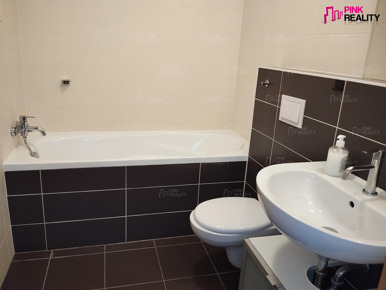 Pronájem bytu 2+kk 41 m² – fotografie 3
