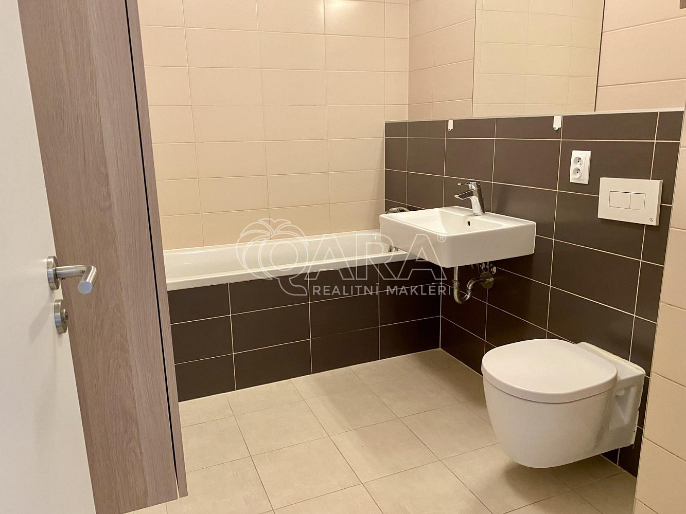 Pronájem bytu 2+kk 64 m² — photo 3