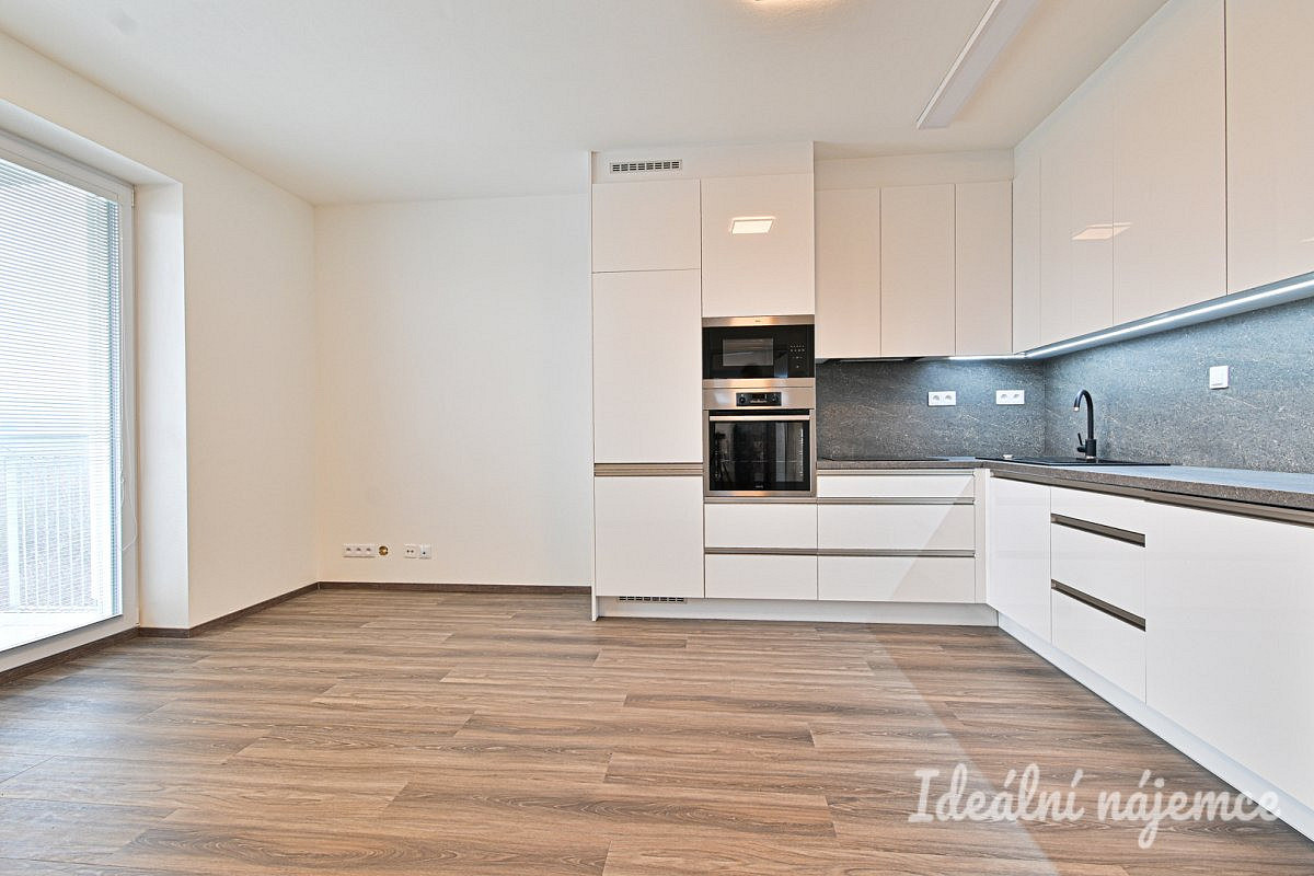 Pronájem bytu 2+kk 47 m² – fotografie 3