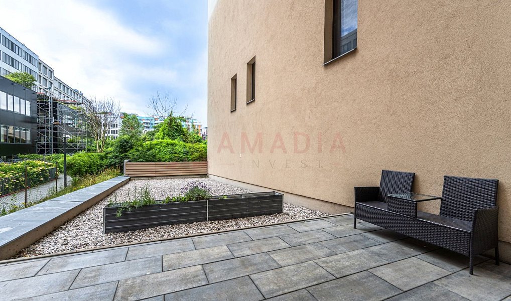 Prodej bytu 1+kk 80 m², Praha – náhled fotky 3