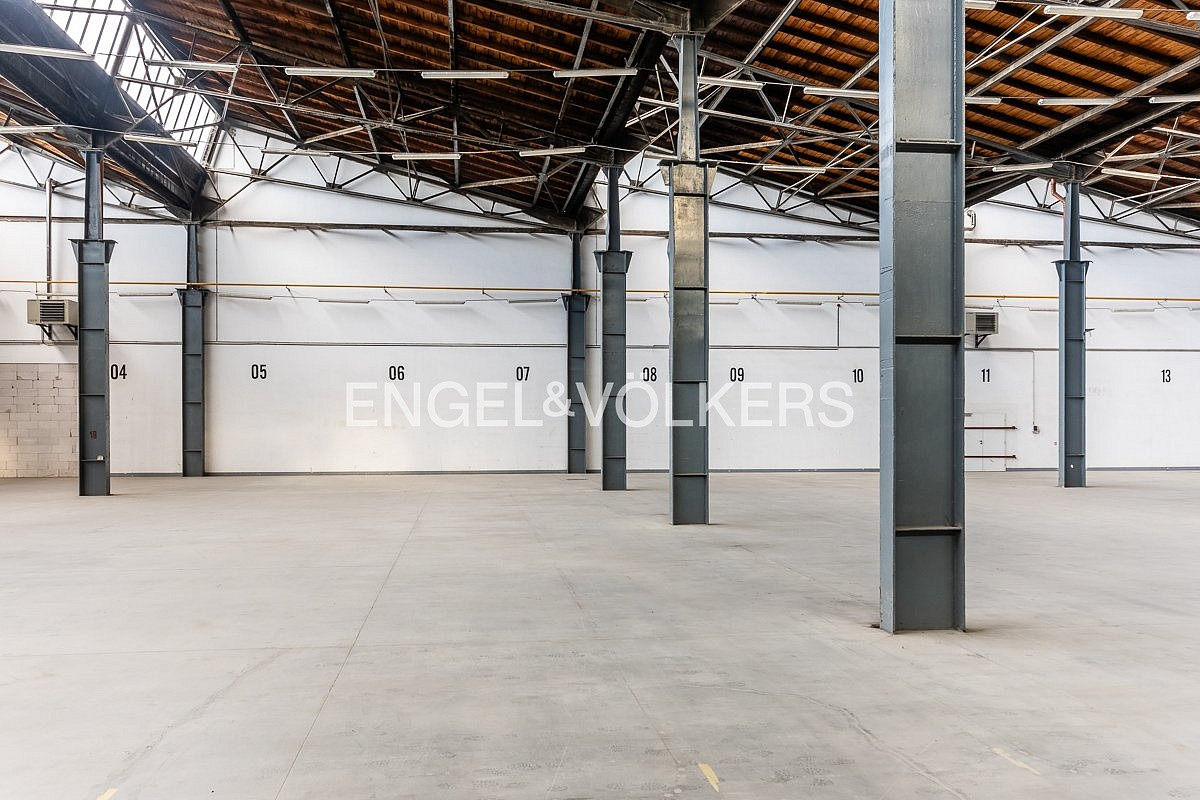 Pronájem skladovacích prostor 2 735 m² – fotografie 4