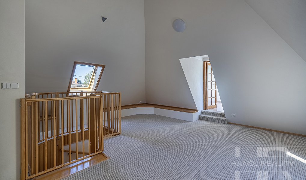 Prodej domu 202 m² s pozemkem 2 142 m², Šternberk – náhled fotky 18