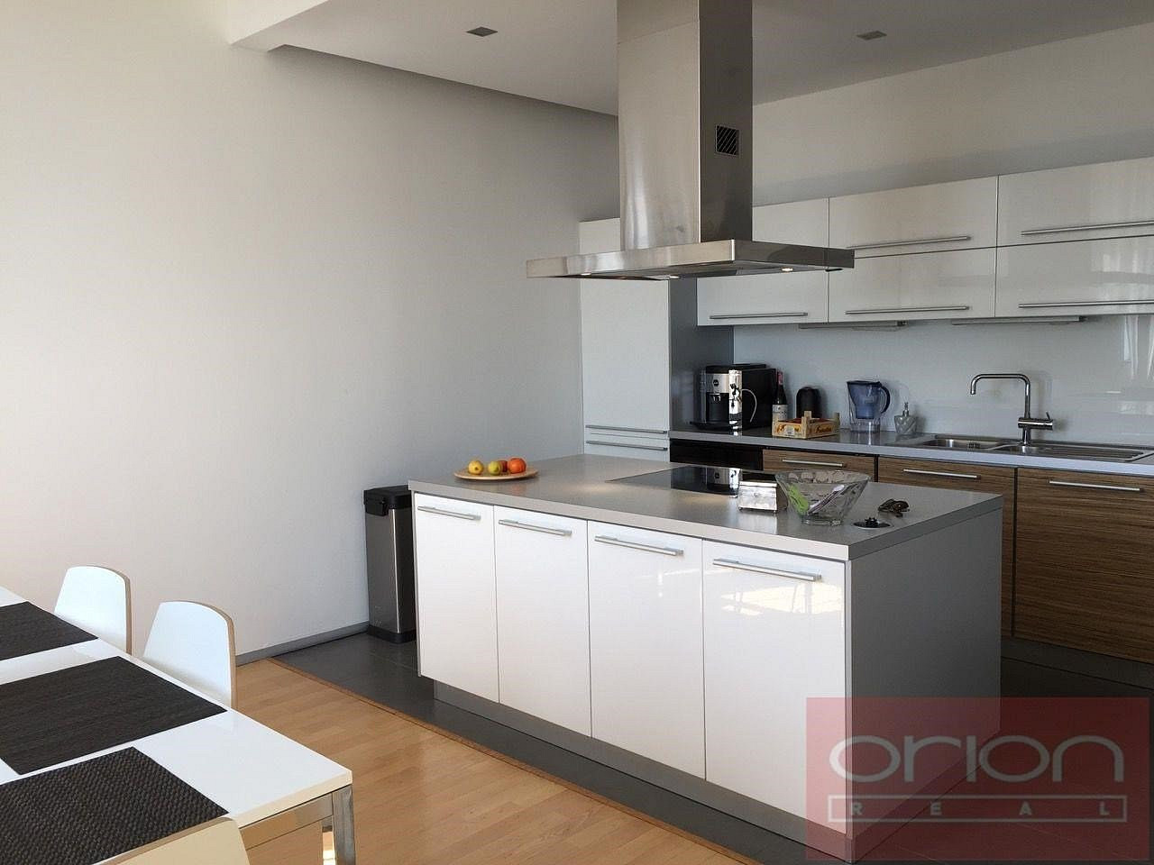 Pronájem bytu 6+kk 204 m² — photo 3