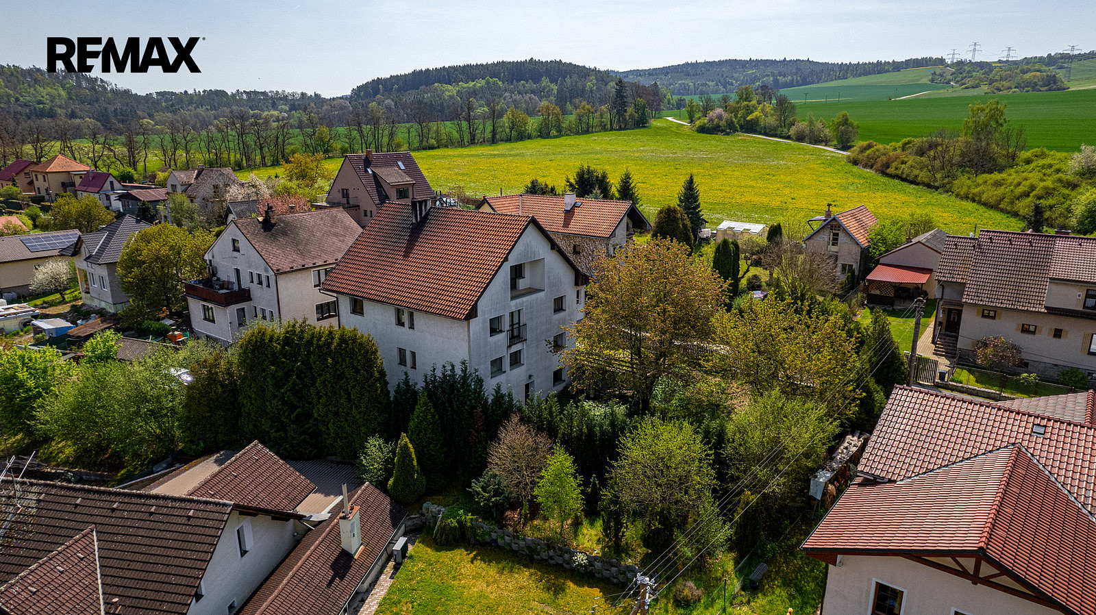 Prodej domu 189 m² s pozemkem 596 m² – pohled 2