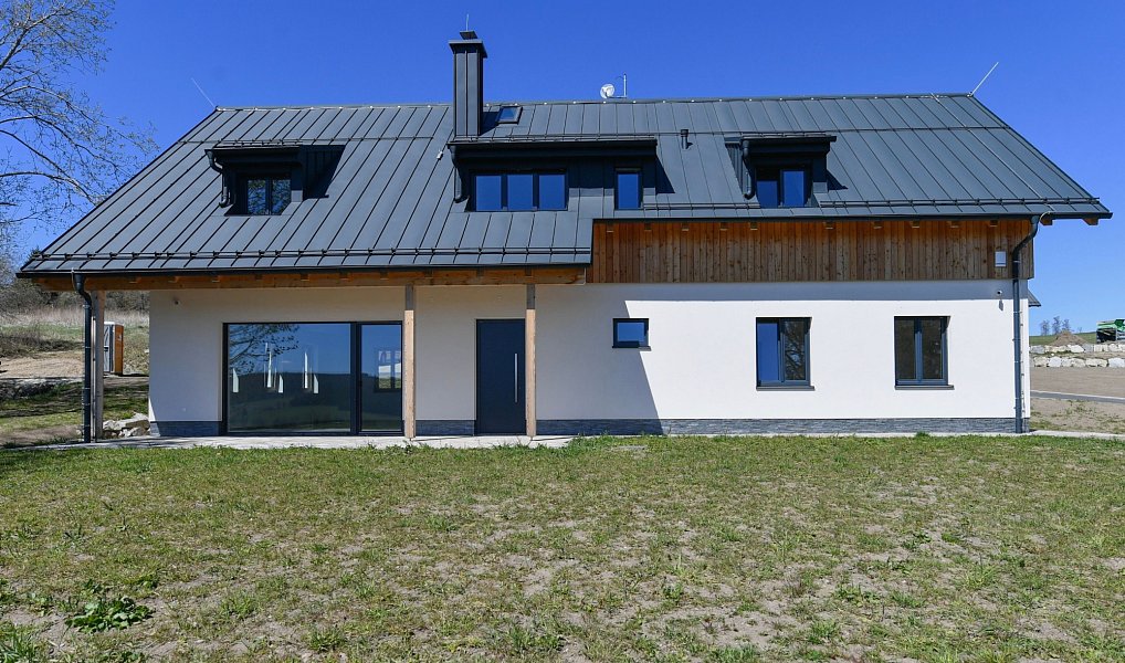 Prodej domu 310 m² s pozemkem 1 687 m², Nové Hutě – náhled fotky 2