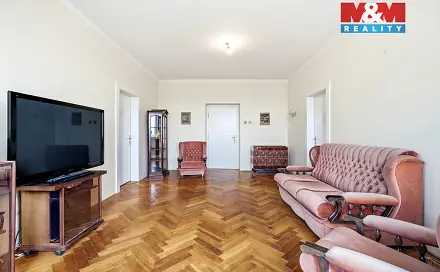 Prodej domu 431 m² s pozemkem 1 272 m², Komenského, Dobrovice, okres Mladá Boleslav