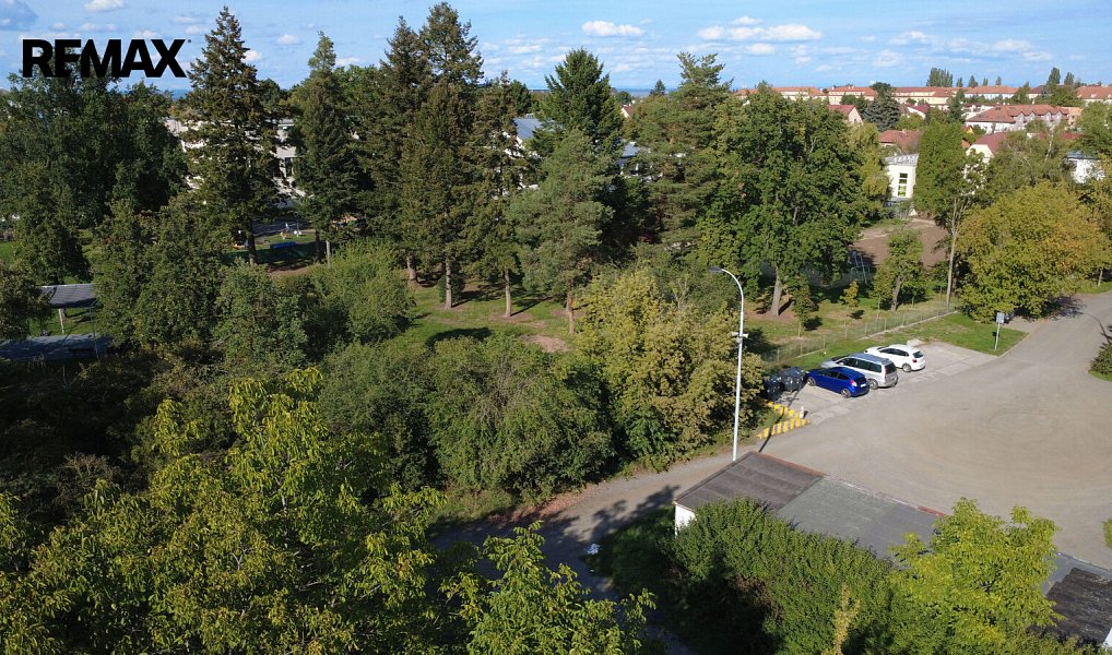 Prodej zděné garáže 21 m2 - Praha 9, Kbely, u Železnobrodské ulice parkování, sklad i investice, Praha – náhled fotky 9
