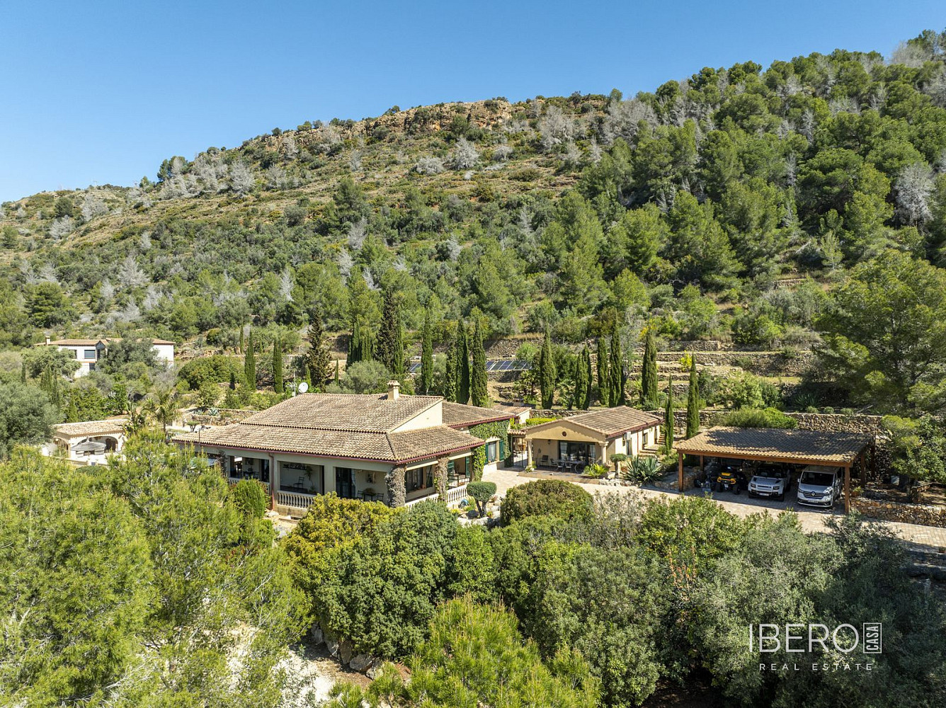 Prodej domu 496 m² s pozemkem 13 660 m²