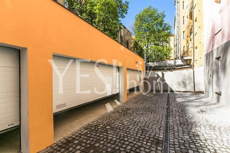 Pronájem garážového stání, 15 m2, Mánesova, Praha 2 - Vinohrady