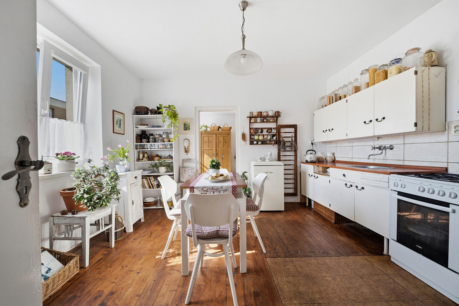 Prodej domu 228 m² s pozemkem 842 m² — photo 2