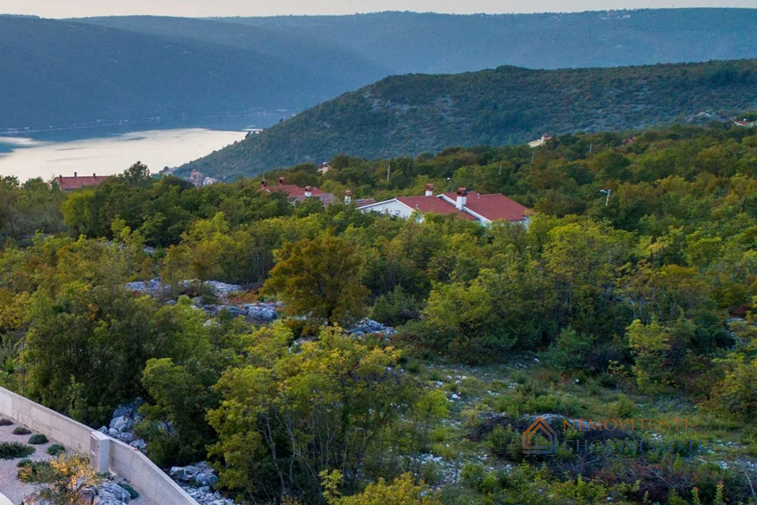 Prodej stavebního pozemku 712 m² - Więcej