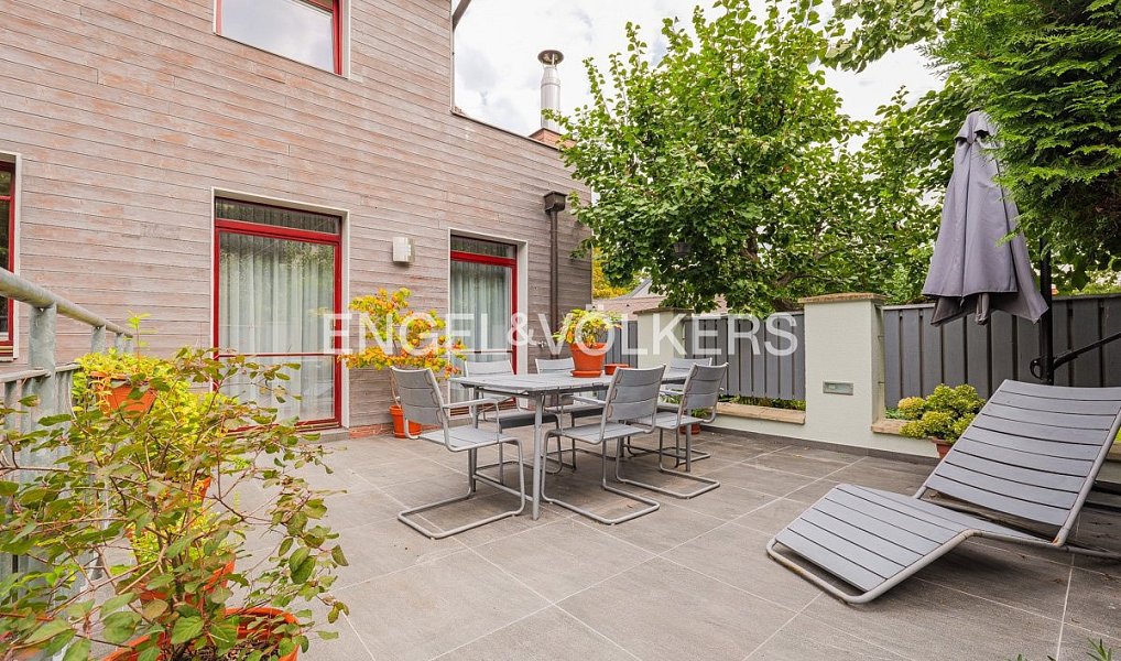 Pronájem domu 351 m² s pozemkem 223 m², Praha – náhled fotky 24