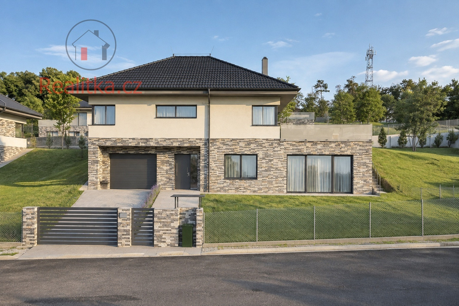 Prodej domu 245 m² s pozemkem 1 016 m²