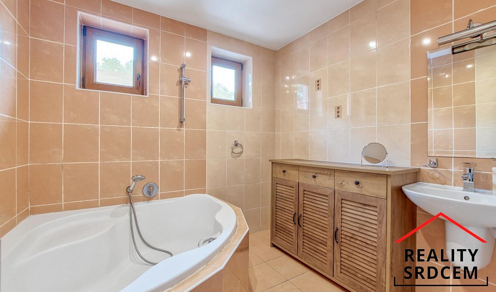 Prodej domu 170 m² s pozemkem 921 m², Bystřice – náhled fotky 10