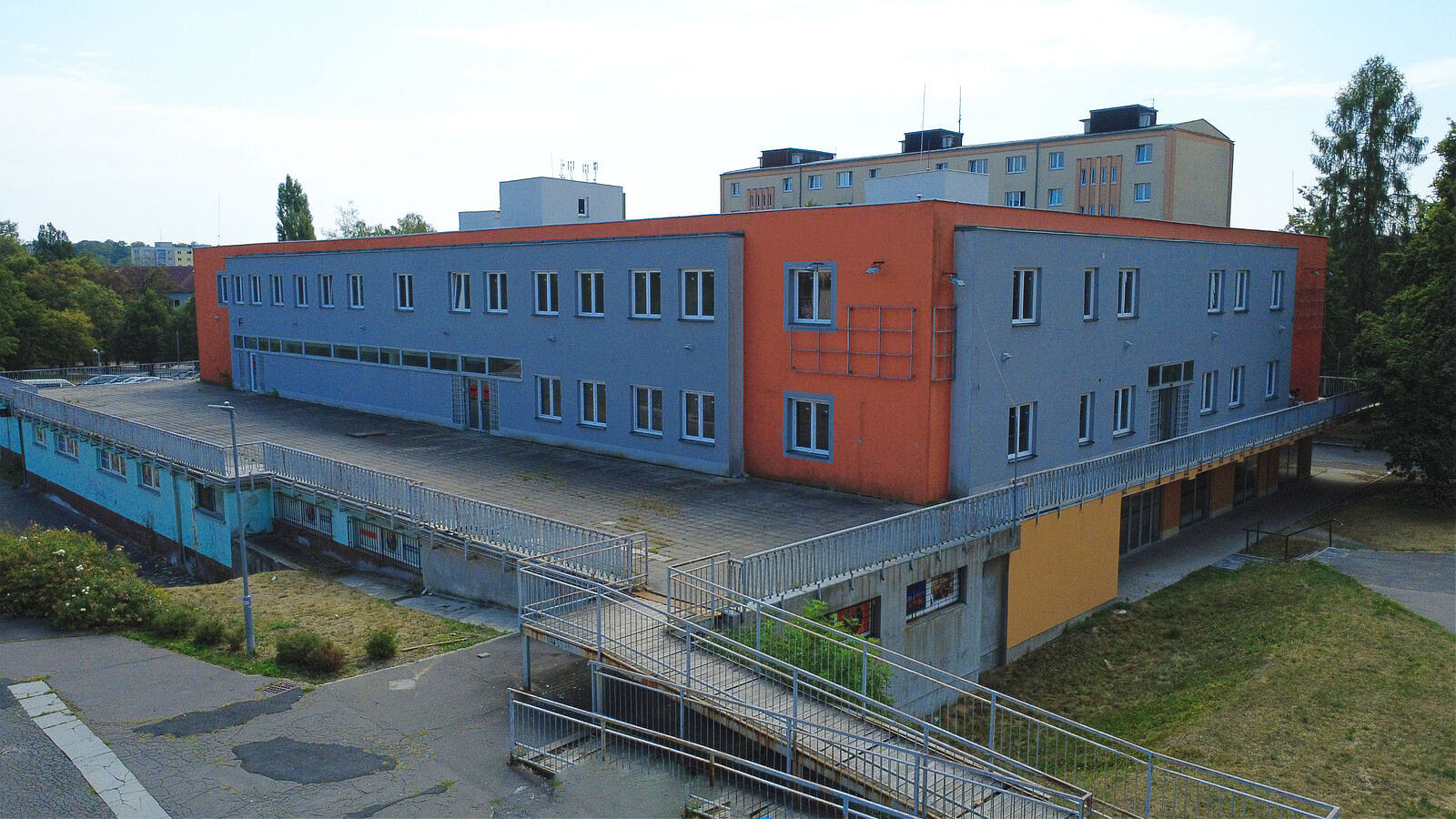 Pronájem obchodních prostor 180 m²