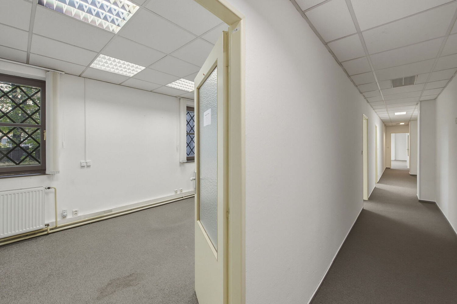 Pronájem kanceláře 849 m² – fotografie 3