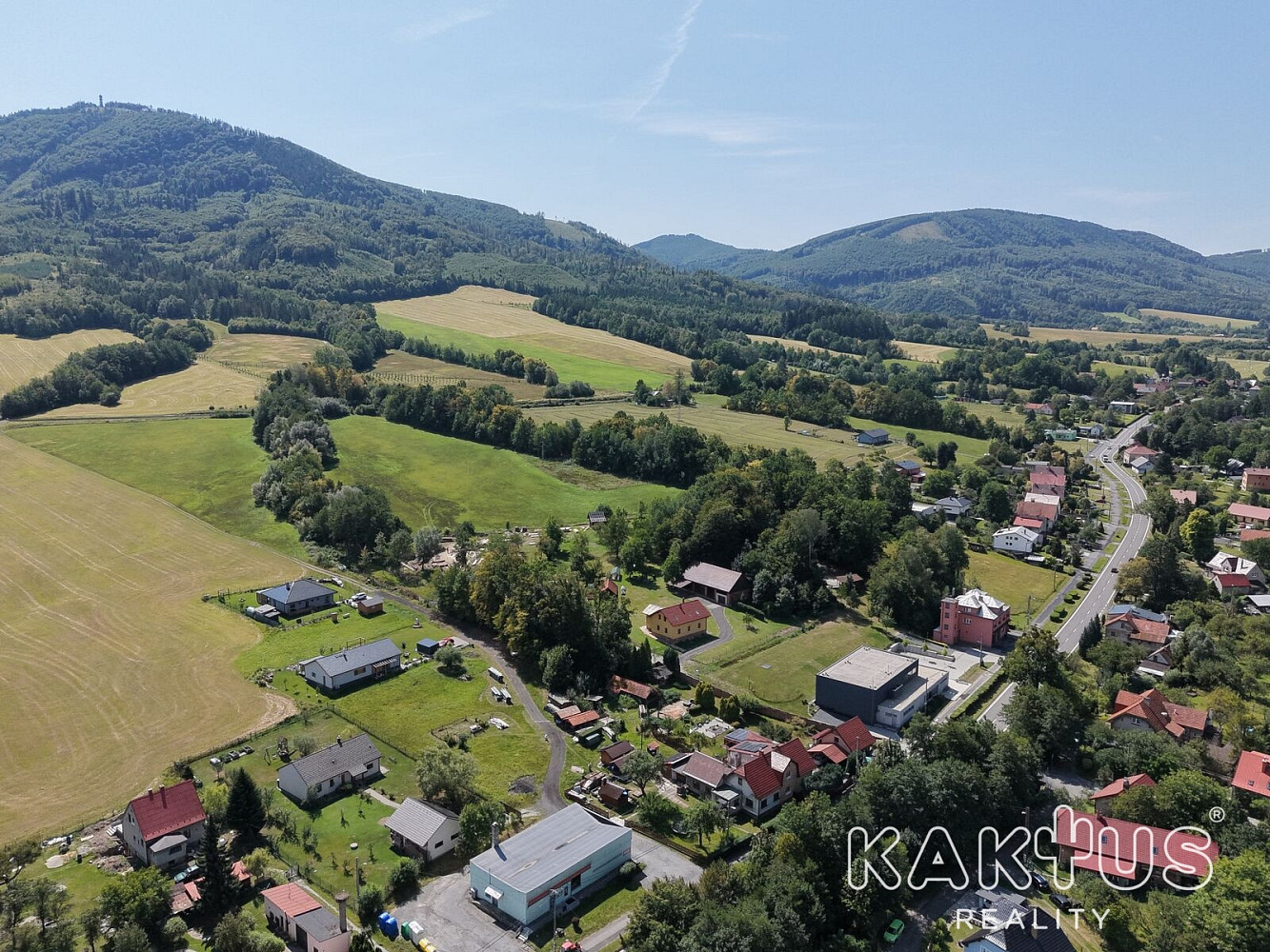 Prodej stavebního pozemku 922 m² – fotografie 3