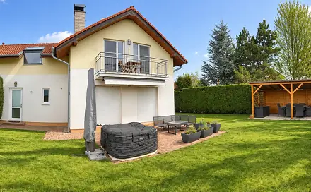 Pronájem domu 190 m² s pozemkem 500 m², Lutínská, Praha 9 - Újezd nad Lesy