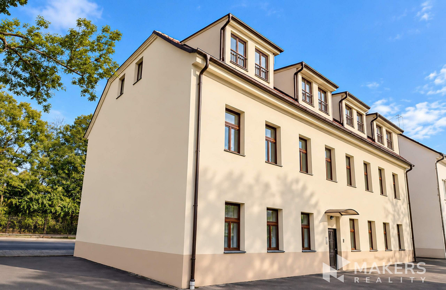 Prodej nájemního domu, činžáku 1 000 m² – fotografie 5