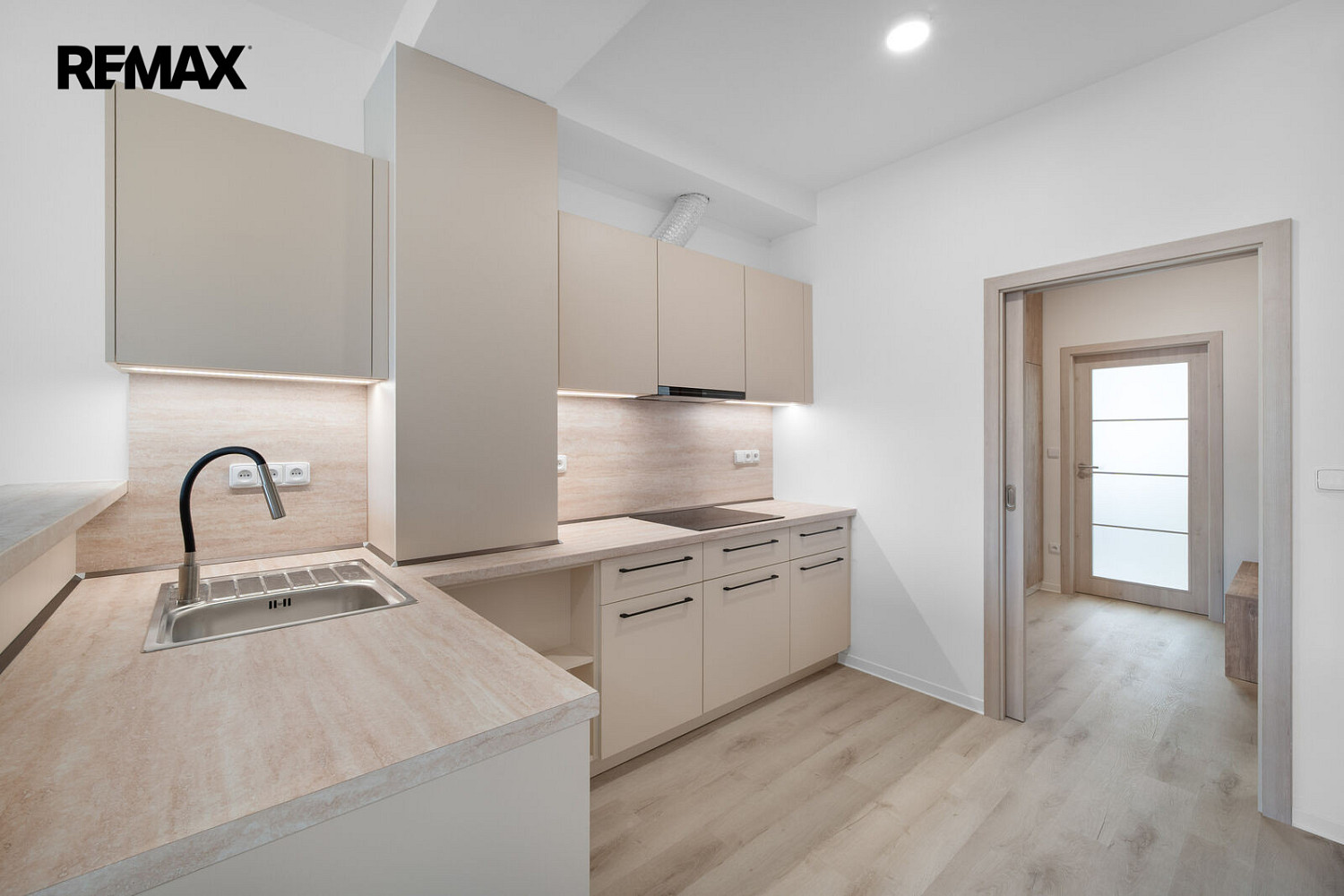 Pronájem bytu 2+kk 56 m² – fotografie 3