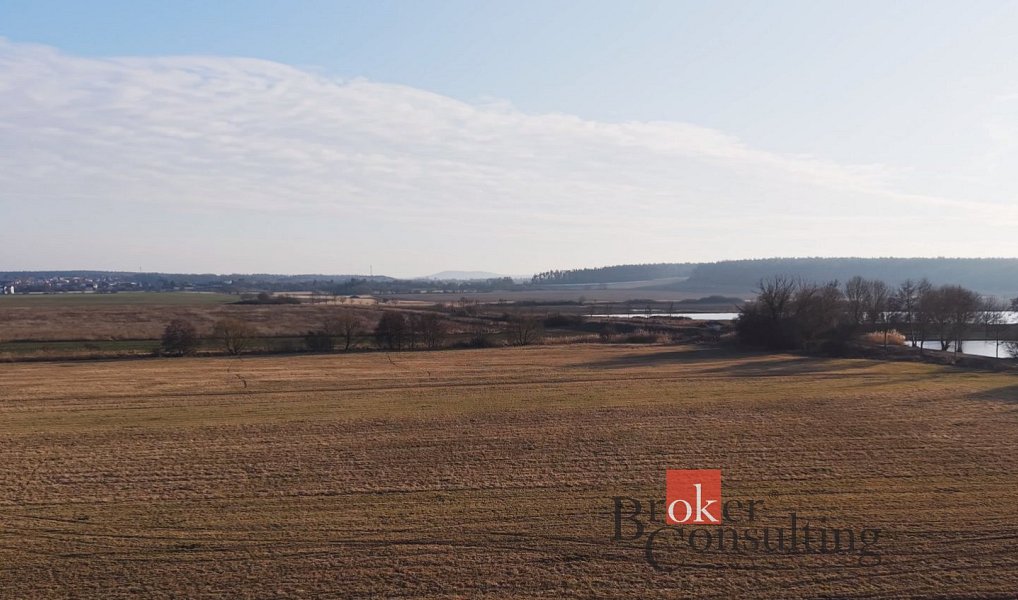 Prodej stavebního pozemku 12 377 m², Úherce – náhled fotky 3