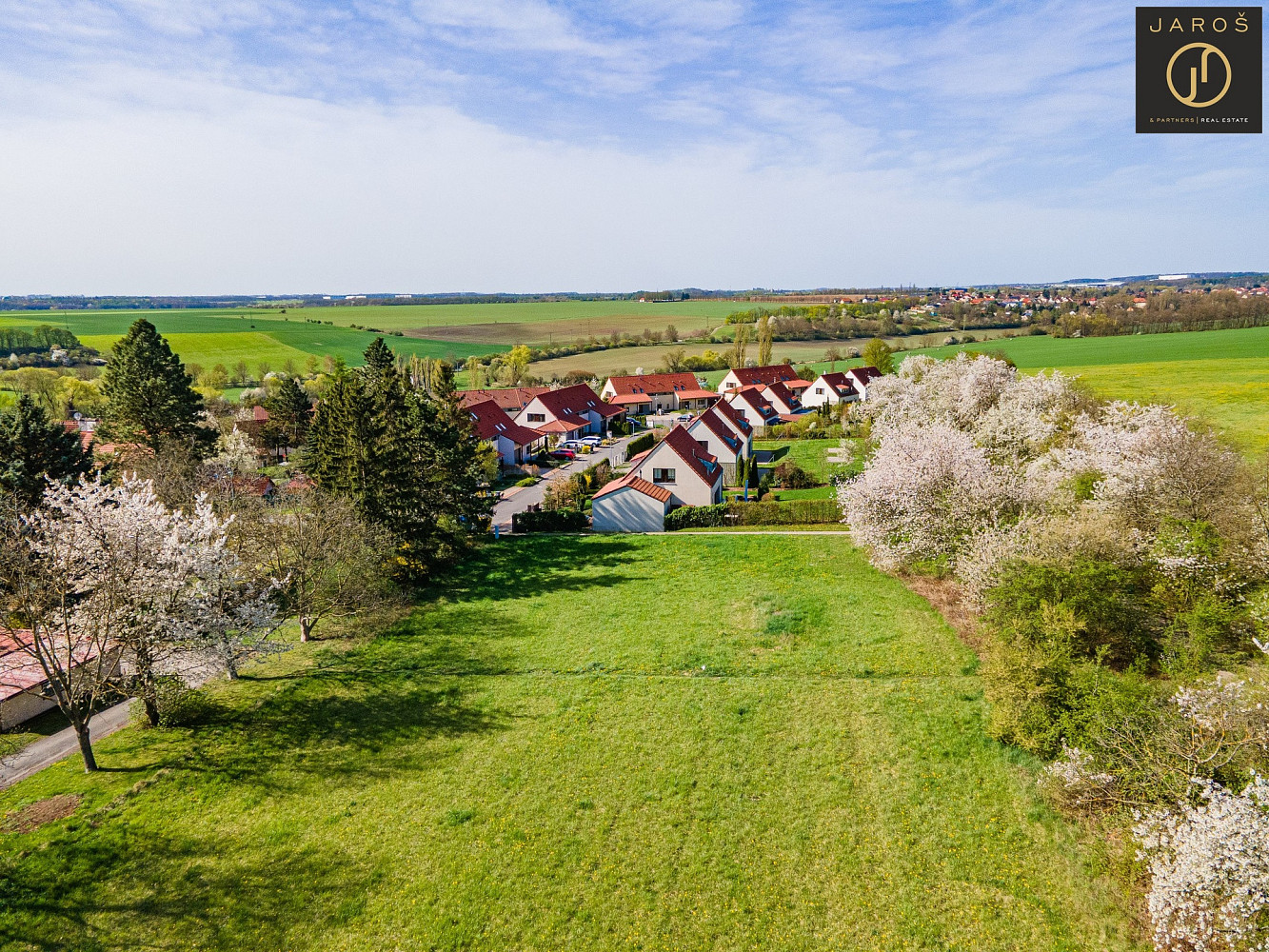 Prodej stavebního pozemku 819 m² – fotografie 2