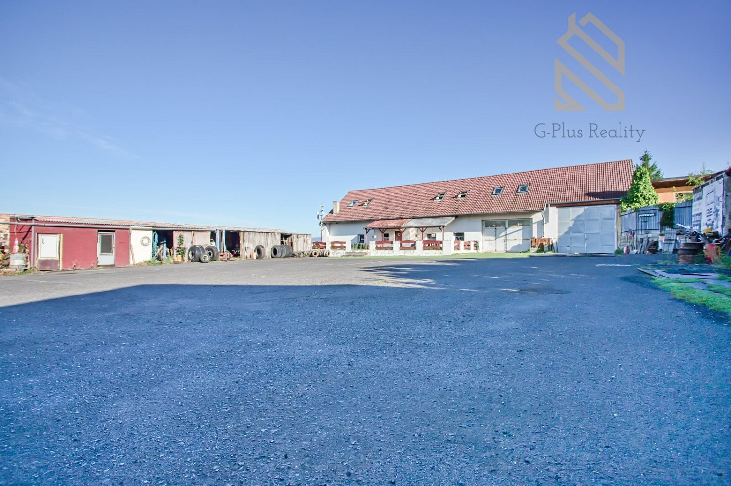 Prodej domu 244 m² s pozemkem 1 483 m²