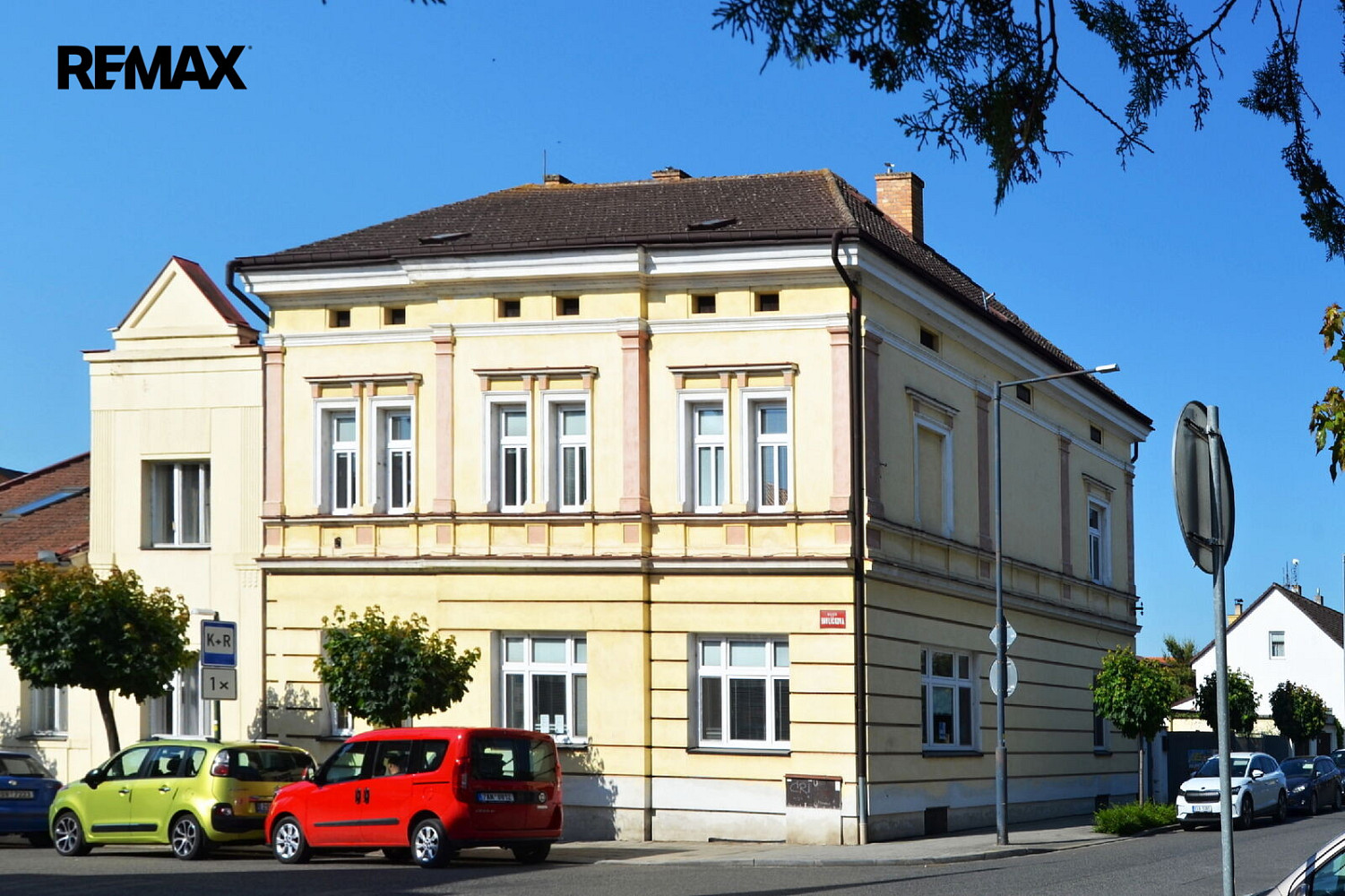 Pronájem obchodních prostor 285 m²